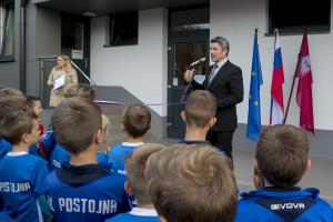 011Otvortev sportnega objekta, Foto atelje Postojna